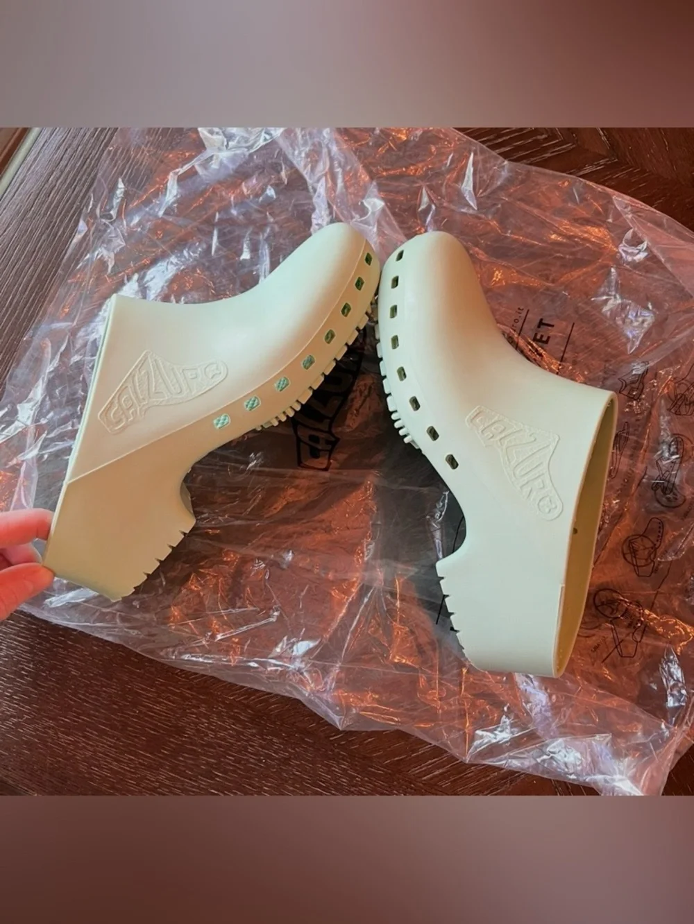 Calzuro Pistachio Green Slip-On Clog - Picture 6 of 10